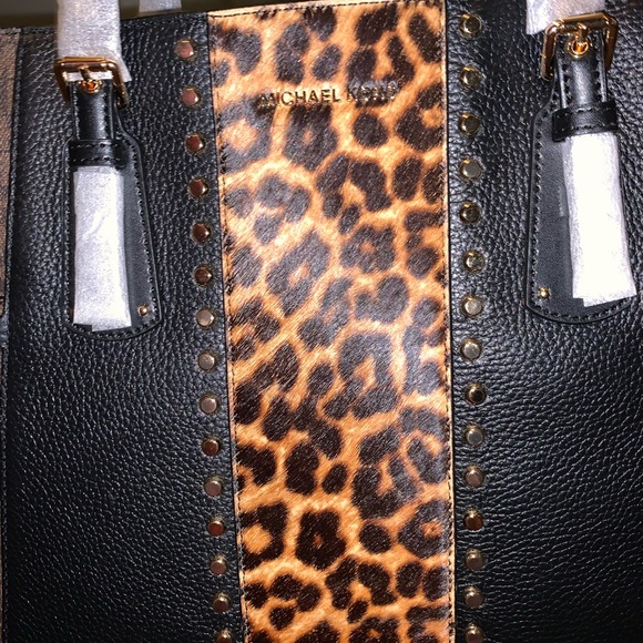 ***SOLD*** MK leopard print purse - Picture 4 of 4